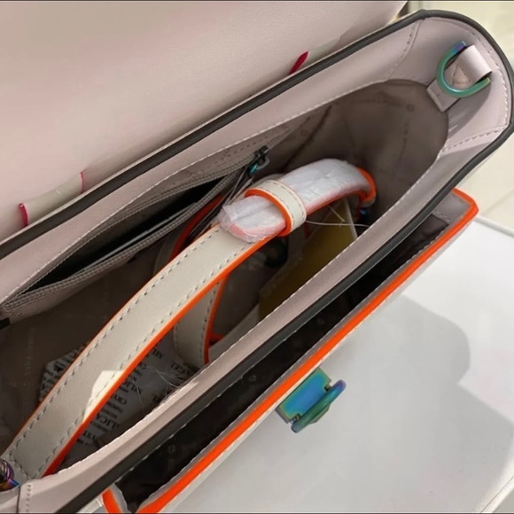 Michael Kors Manhattan Medium Satchel - Picture 5 of 13